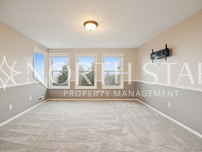 Building Photo - Traditional Home with Views