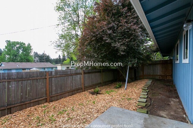 Building Photo - 15535 NE Glisan St