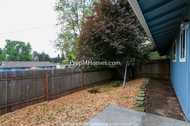 Building Photo - Two Bedroom Apartment with Private Patio in Glenfair Neighborhood!