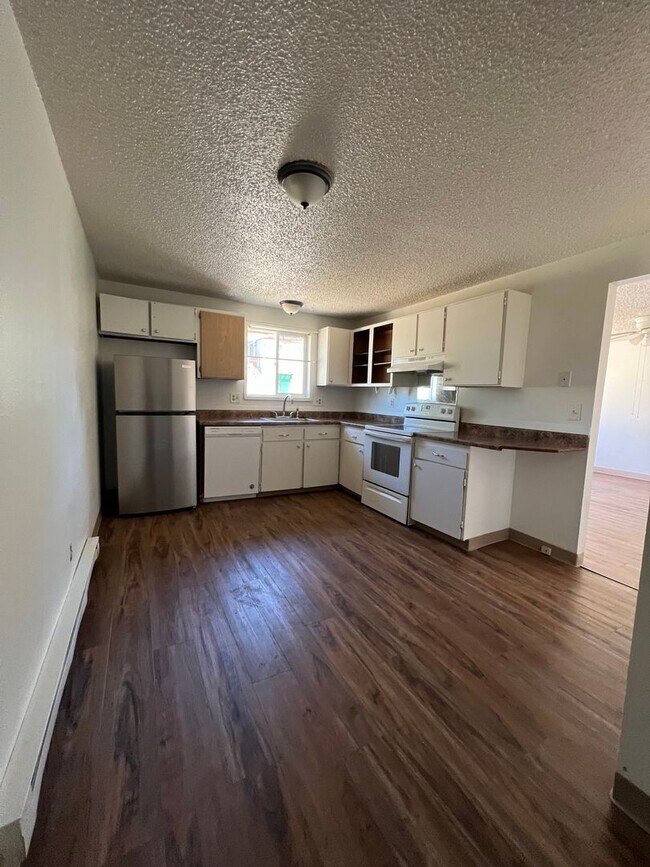 Building Photo - 2 Bedroom, 1 Bathroom Duplex - Close to Oregon Tech and Sky Lakes!