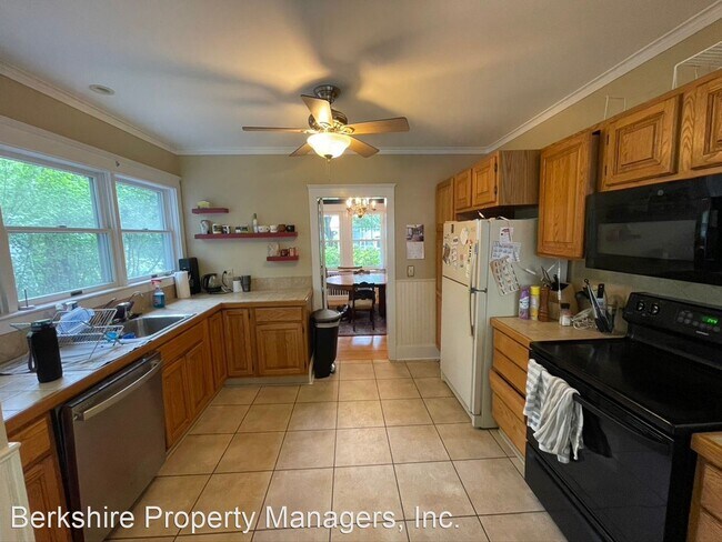 Building Photo - 3 br, 1.5 bath House - 65 Spadina