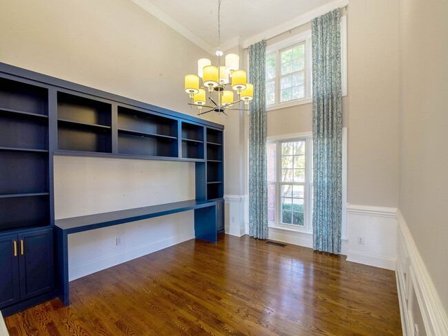 Building Photo - Move in ready Cotswold dream home.