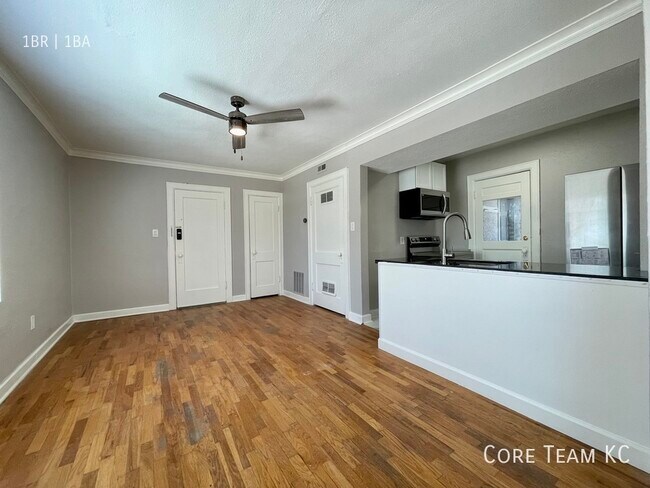 Building Photo - 1114 W 45th St