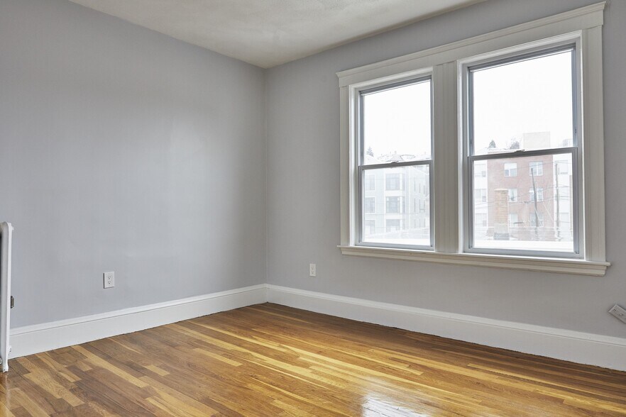 Building Photo - 52 Mansfield St