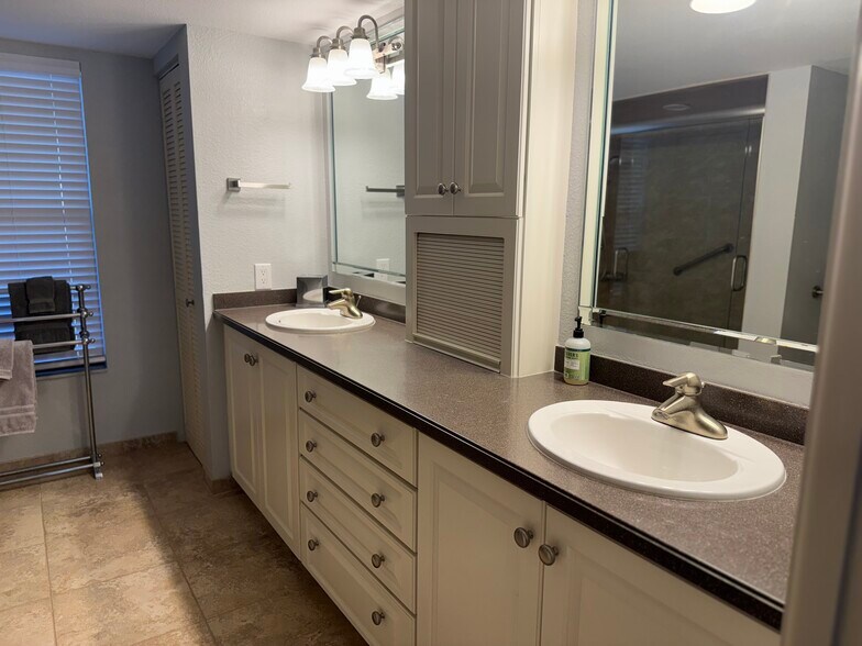 Master Bath twin sinks walk in shower - 3255 Sugarloaf Key Rd