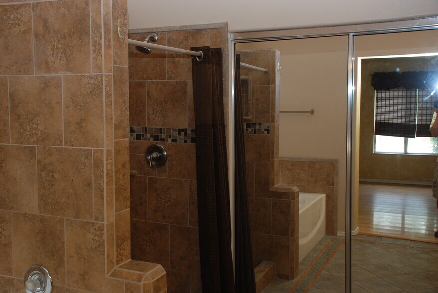 Building Photo - 514 W Laredo Ave