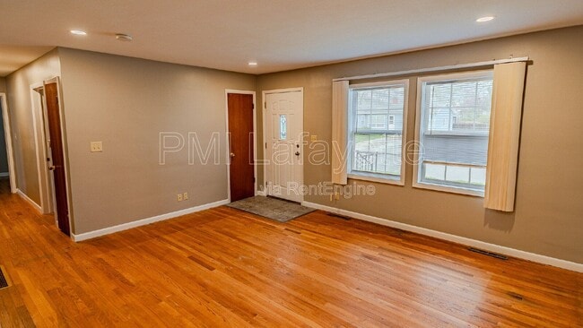 Building Photo - 2454 Poplar Ln