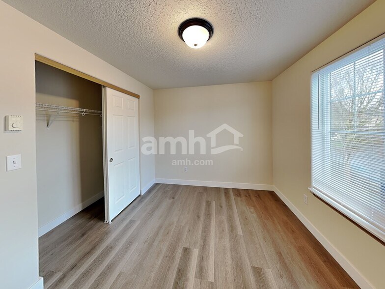 Building Photo - 465 Donna Dr