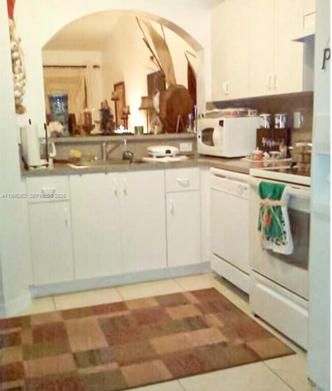 Building Photo - 935 NE 33rd Terrace