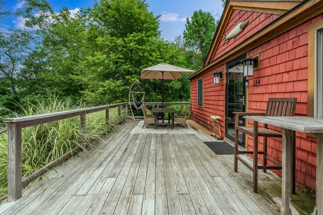 Building Photo - 114 Lakeside Dr