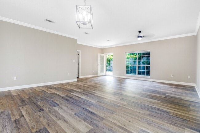 Building Photo - 5931 Hermitage Dr