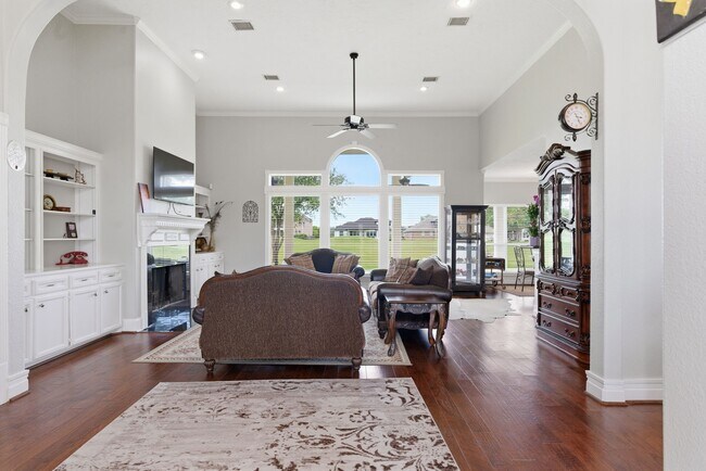 Building Photo - 108 Somerton Dr