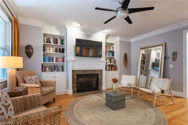 Building Photo - Spacious 4 Bedroom in Lake Jeanette - Larg...