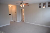 Building Photo - 1806 W Abingdon Dr