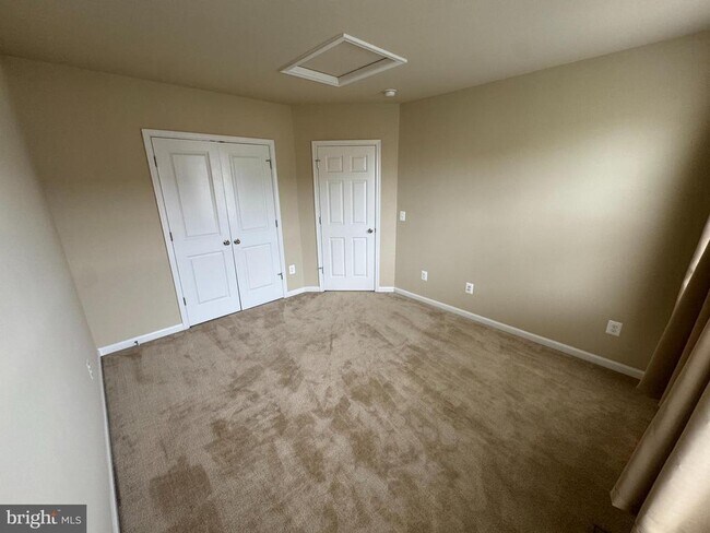 Building Photo - 105 Domino Ct