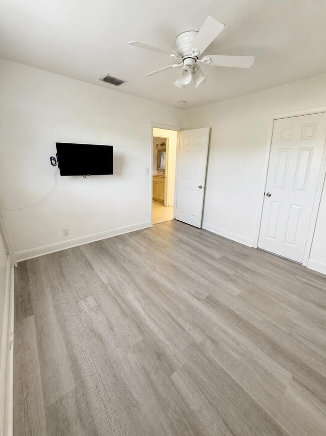 Building Photo - 3111 N 66th Ave