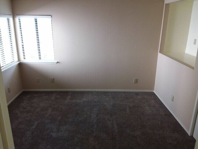 Building Photo - 450 Solar Way