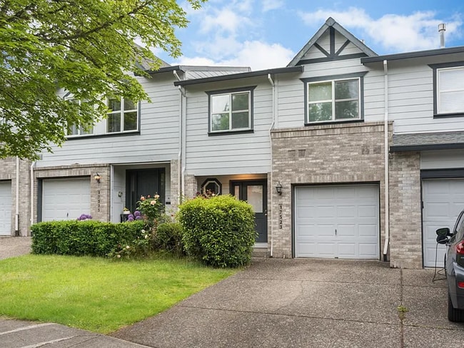 Primary Photo - Charming Sherwood Home for Lease – 3 Bed /...