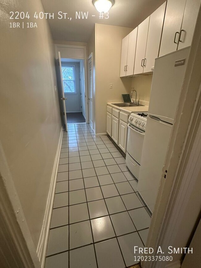 Building Photo - One-Bedroom + Enclosed Porch in Glover Park