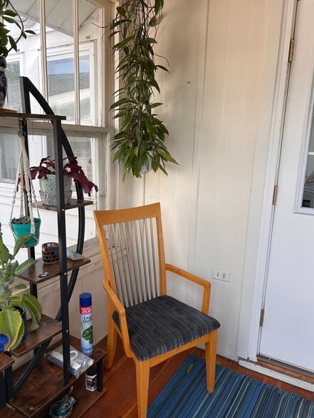 entry porch - 1227 1st Ave