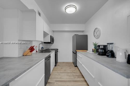 Building Photo - 1950 S Ocean Dr