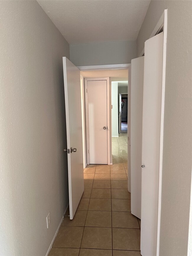 Building Photo - 5665 Birchmont Dr