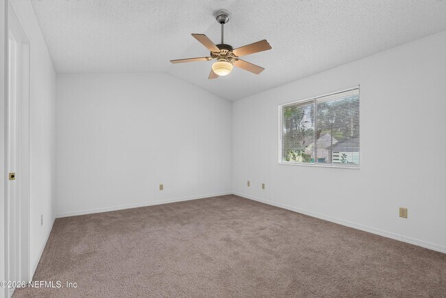 Building Photo - 1445 Classic Oak Rd W
