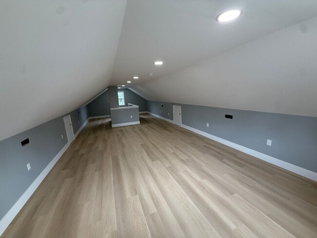 Building Photo - 270 Homecrest Ave