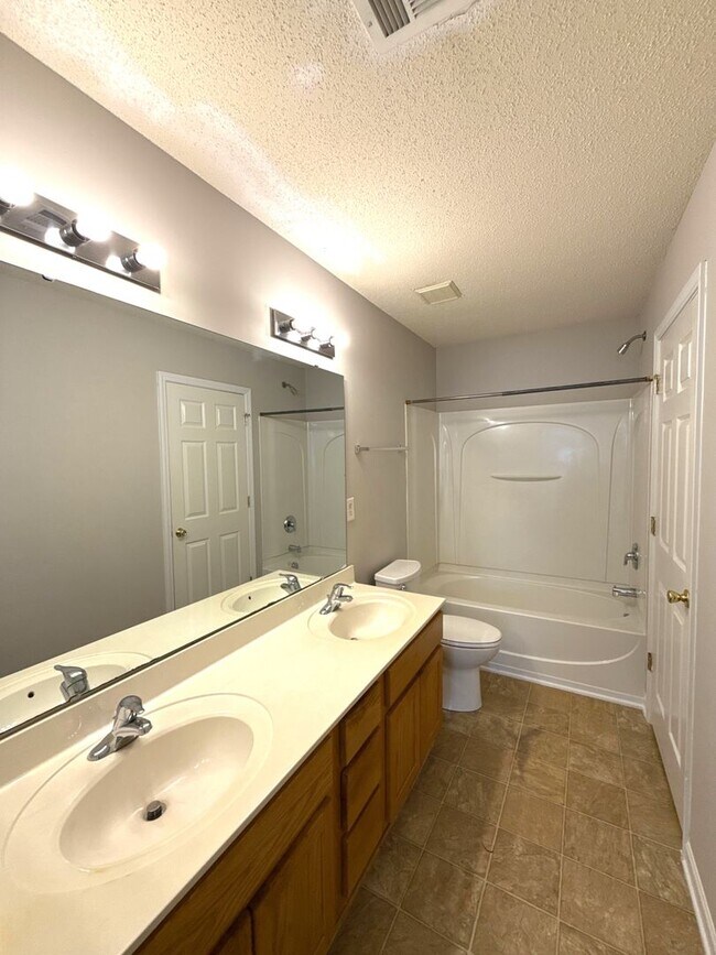 Building Photo - T.R. Lawing Realty Property