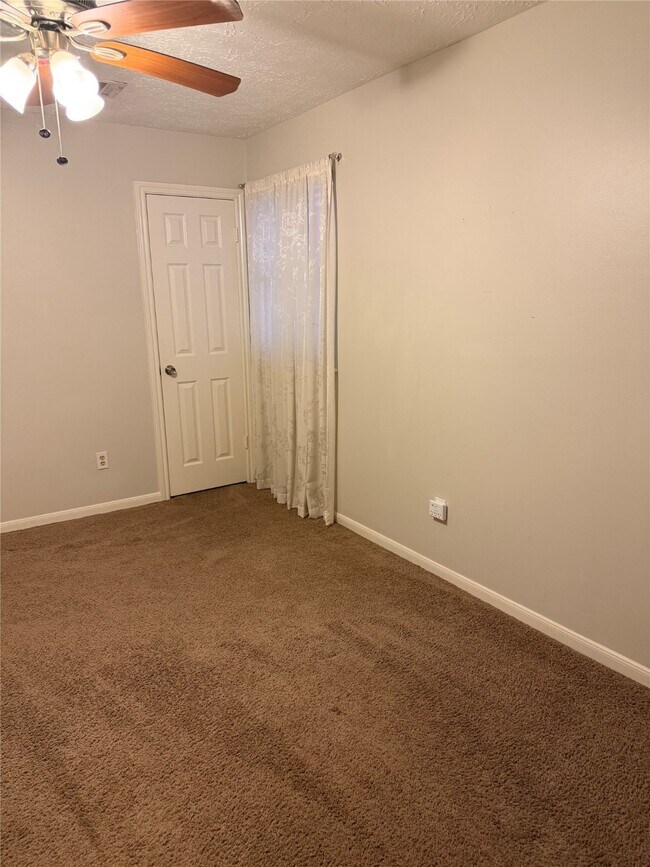 Building Photo - 20307 Pittsford Dr