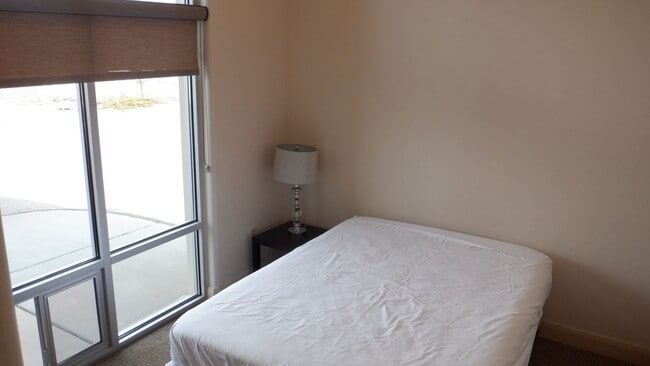 Building Photo - Furnished! 2 bed / 1 bath Condo  North End of Town