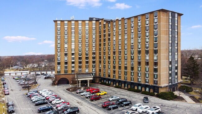 Primary Photo - 1 Renaissance Pl