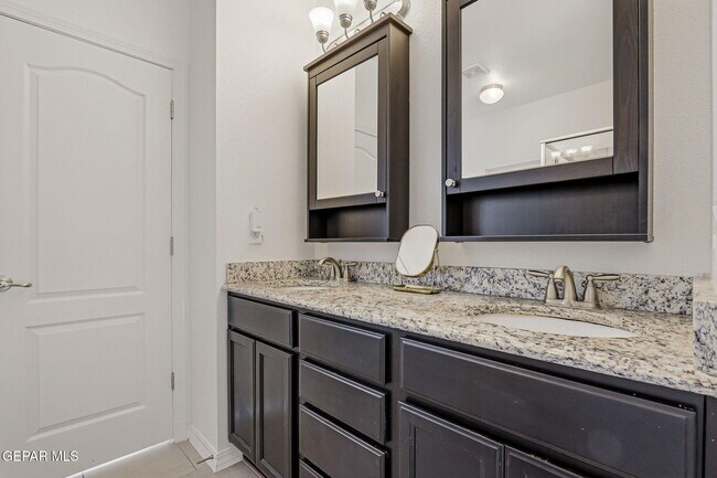 Building Photo - 7564 Wolf Creek Dr