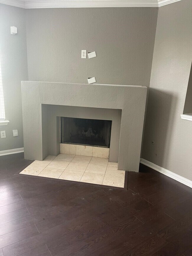 Building Photo - 5615 W Harrow Dr