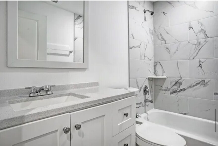 Building Photo - 415 Lark Ct