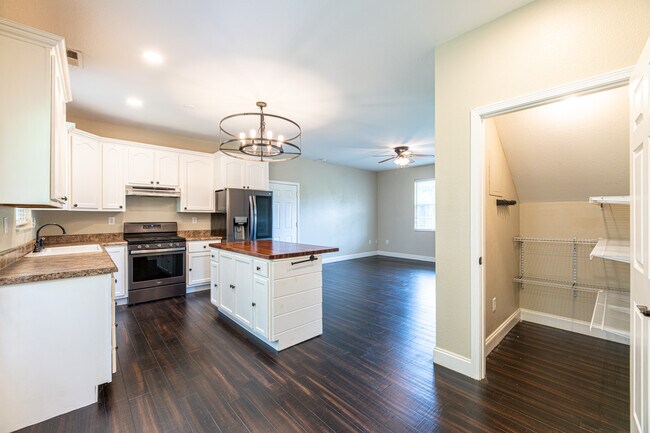 Building Photo - 7211 Remagen Ln