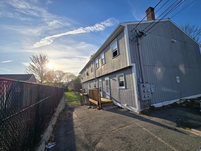 Building Photo - 157 3rd St