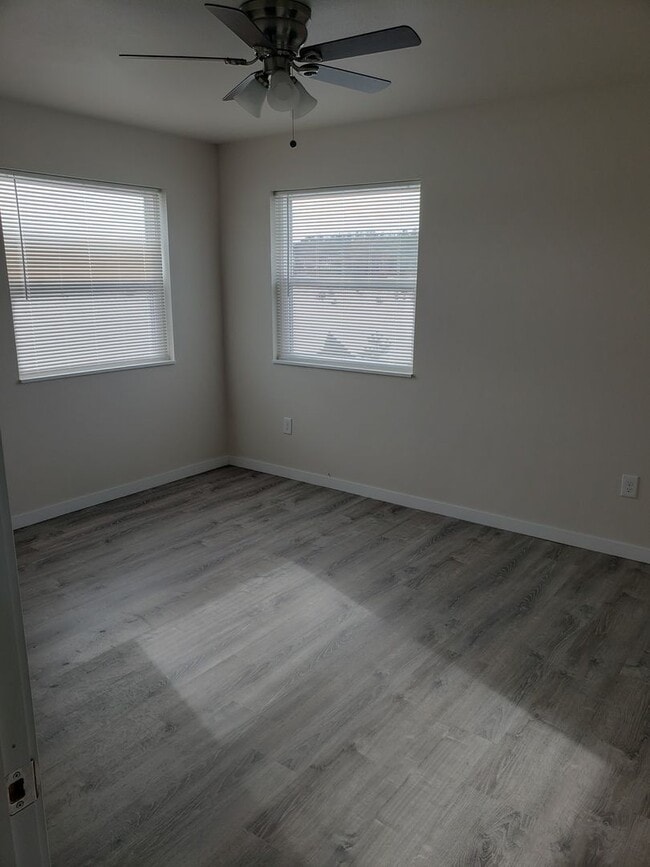 Building Photo - 3 Bedroom Duplex