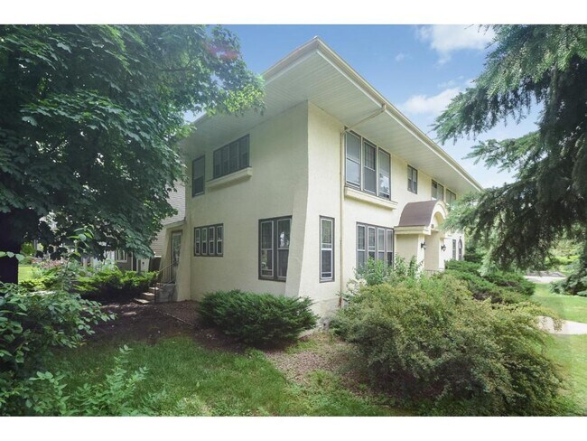 Building Photo - 116 Lexington Pkwy N