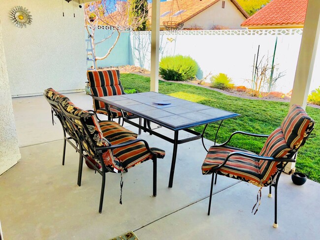 Building Photo - Gorgeous Furnished Oasis in Las Vegas Avai...