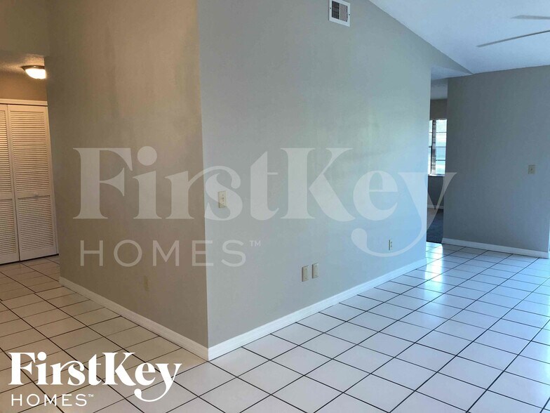 Building Photo - 1771 Gatewood Dr