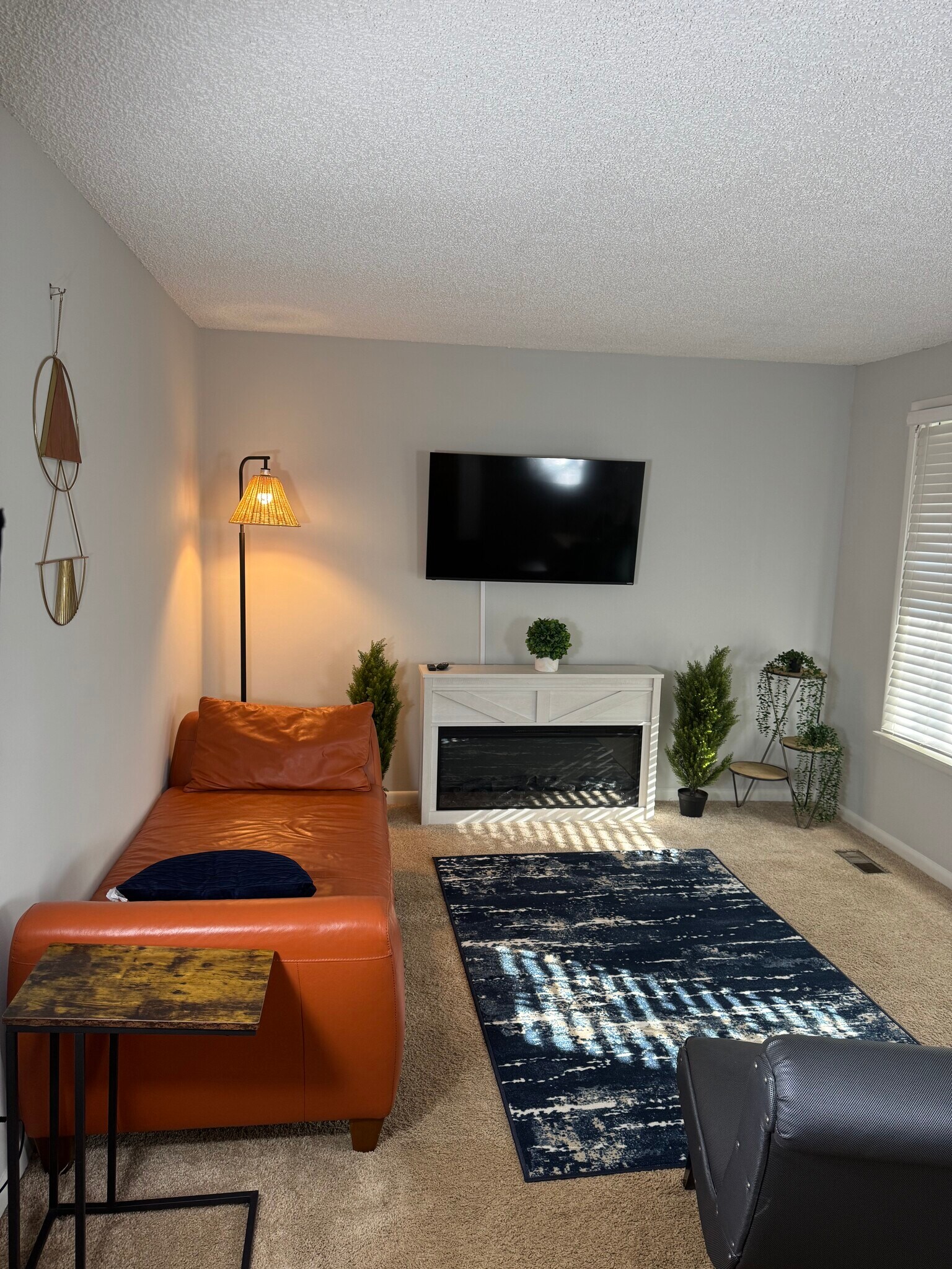 Building Photo - 3841 Dubois Dr