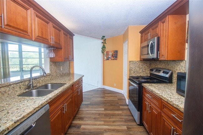 Building Photo - 3100 N Pine Island Rd
