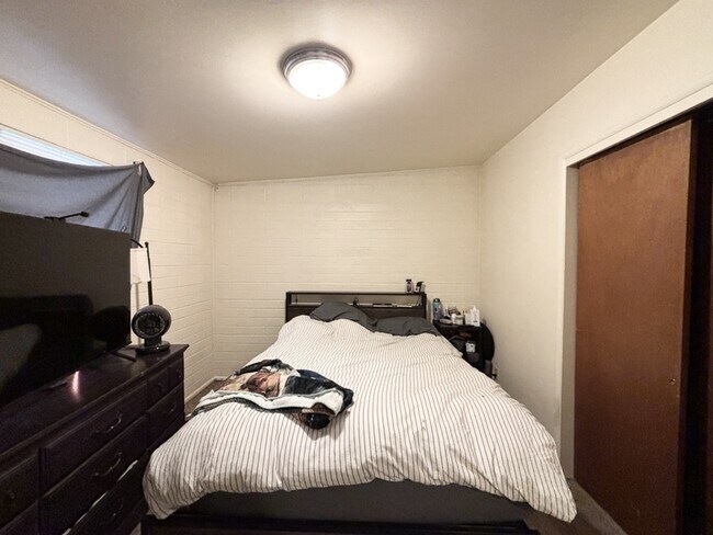 Building Photo - 472 E Granite Ave