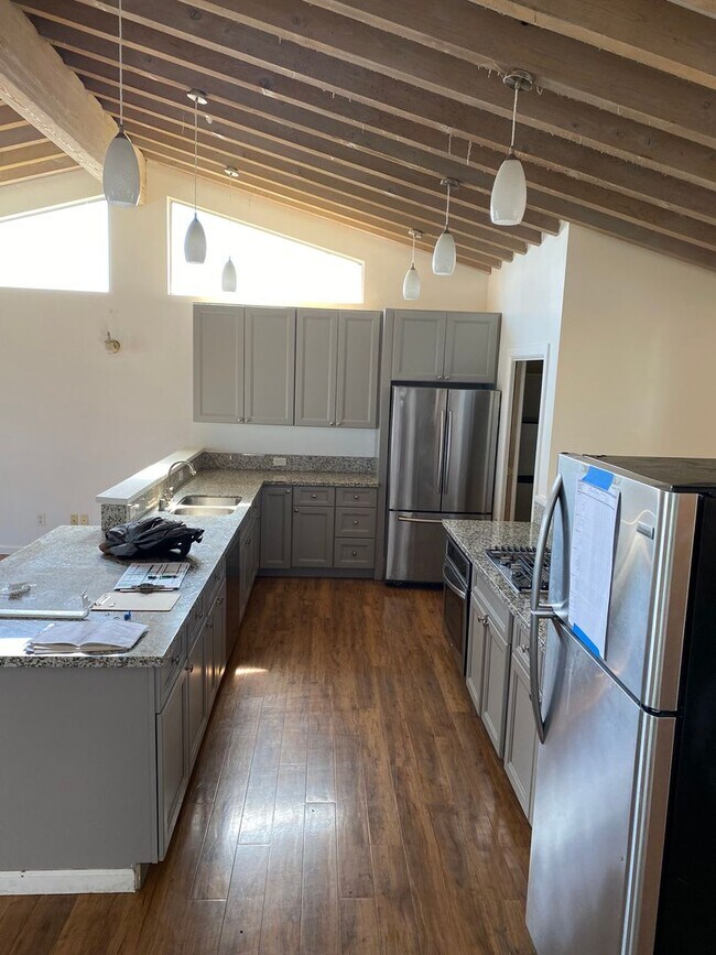 Building Photo - 6557 Del Playa Dr