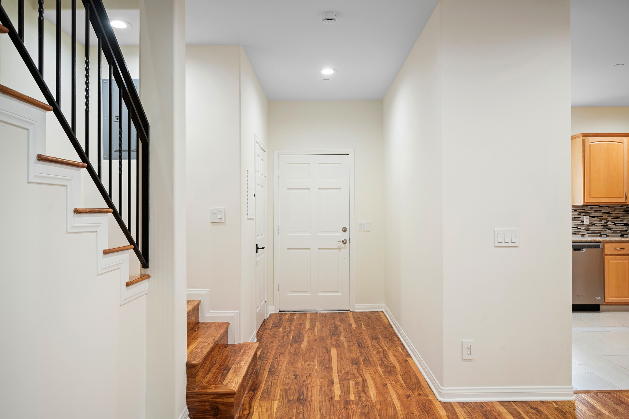 Building Photo - 415 E Dryden St