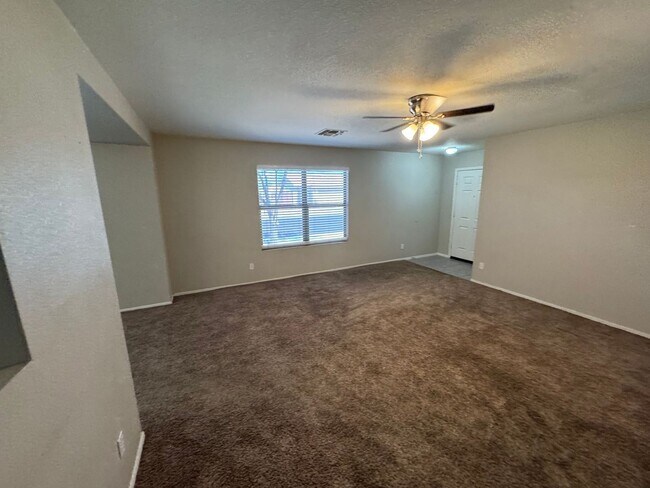 Building Photo - MOVE IN SPECIAL: $1,000 OFF FIRST MONTHS R...