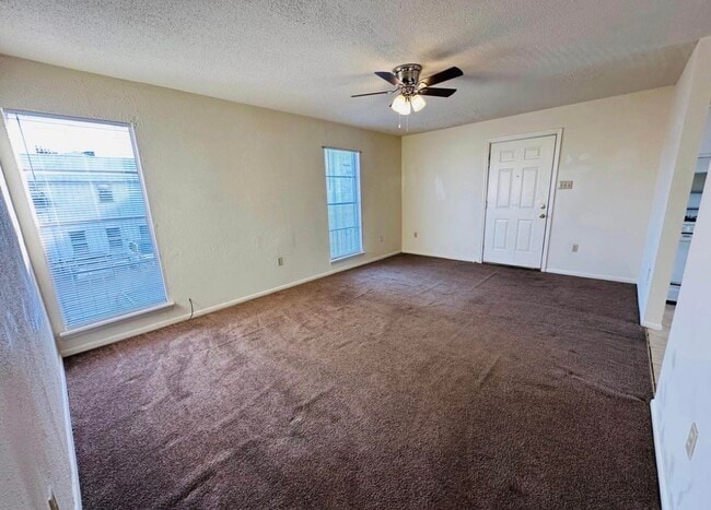 Building Photo - 628 Papworth Ave