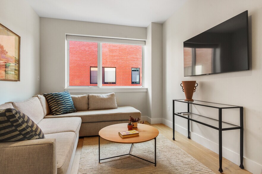 Building Photo - 383 Commercial St