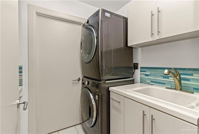 Building Photo - 708 Kiwi Ave